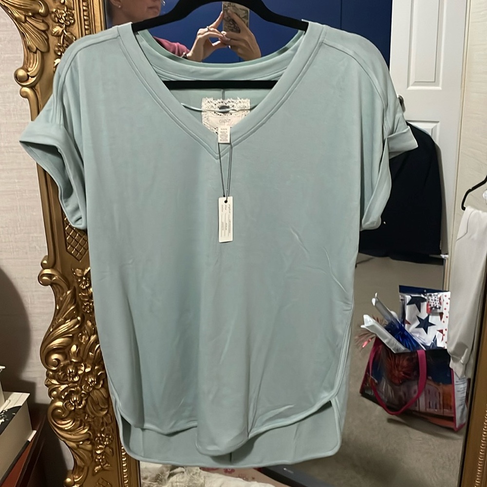 NWT Cupio Blush Mint Green Hi Lo V Neck Medium Blouse Shirt